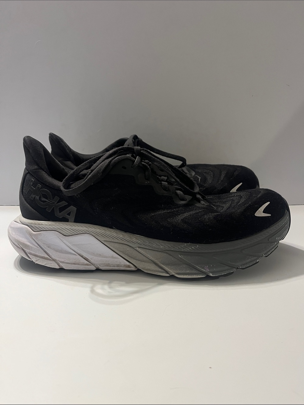 Hoka One One Arahi 6 Black and White  Running Sneakers